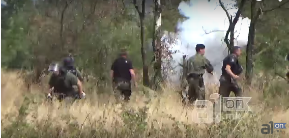 Policia e Maqedonisë përsëri me shok bomba ndaj emigrantëve (VIDEO)