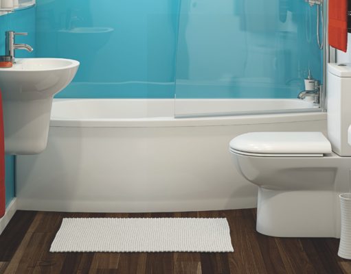 A është e lejuar të pastrohesh në banjë me një ujë të cilit i është lexuar Kuran?!