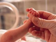 Ç’DUHET BËRË BESIMTARI KUR I LIND FËMIJA?