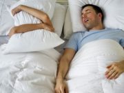 Ushqimet që parandalojnë gërhitjen gjatë gjumit