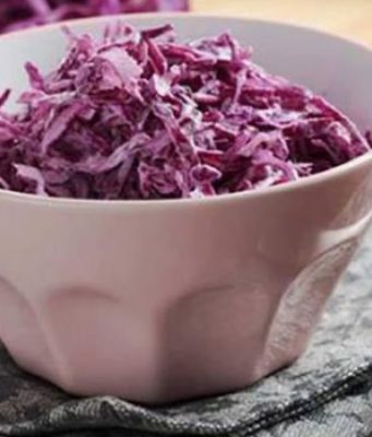 Të gjitha arsyet pse duhet të konsumoni lakrën e kuqe