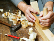 NASIR ZDRUKTHËTARI DHE DY REKATET E DUHASË