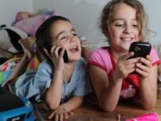 Sa janë të dëmshme për fëmijët lojërat në celular?