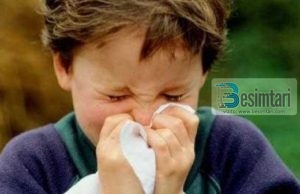 Nëse personi tështin gjatë namazit, a lejohet të thotë elhamdulilah?