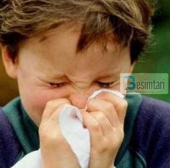 Nëse personi tështin gjatë namazit, a lejohet të thotë elhamdulilah?