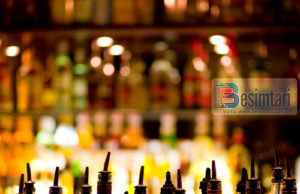 A lejohet të hyj në vende ku ka alkool nëse unë nuk pi?