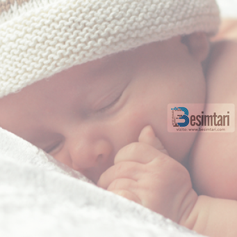 Nëse urina e femijës së vogël bie në rrobë, çfarë duhet të bëjmë?