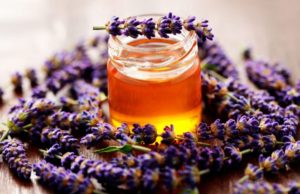 Me mjaltë për flokë të lëmuara dhe të mëndafshta