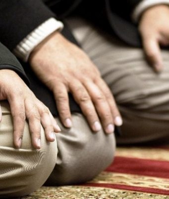 Një pikë e djersës në ballin tënd duke shkuar në Namazin e drekës, është më e vlefshme se …