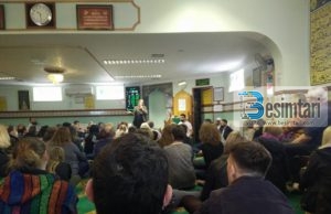 ‘Kush janë muslimanët? Hajde brenda xhamisë dhe kuptoje” është motoja e kësaj xhamie në Londër