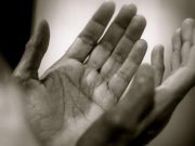 Nëse dikush e di që mund të dëmtojë veten dhe të tjerët me syrin e keq, ai duhet ta mësoje këtë lutje