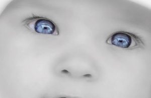 Mos shko tek falltorët,dervisht apo disa plaka që “fryn” për shërimin e mësyshit ndaj fëmijës? Ti mund ta bësh vet !