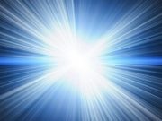 O ju njerëz! Me të vërtetë Zoti juaj është Një! Babai juaj është një!