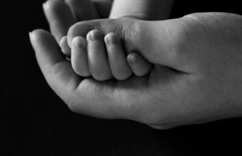 Respektoji prindërit, sepse ai që respekton prindërit i zgjatet jeta dhe do të ketë fëmijë të sjellshëm