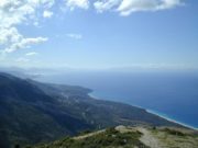 Deti qëndron në zjarr