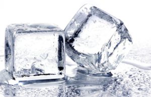 4 arsye përse nuk duhet të pini ujë nga frigoriferi