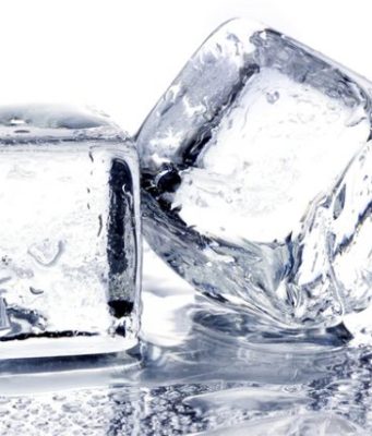 4 arsye përse nuk duhet të pini ujë nga frigoriferi