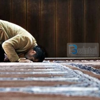 Falja e dy rekateve para se të dalësh nga shtëpia (ruajtje nga e keqja jashte shtepise dhe mbrenda ne shtepi)