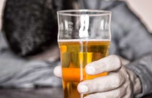 Alkoholi është një nga shkaktarët kryesor të çrregullimeve, konflikteve dhe dhunës në familje dhe në shoqëri