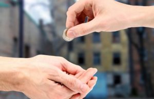 Tregim i këndshëm dhe me mësime të arta nga Sahabiu në lidhje me lëmoshën!