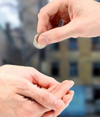 Tregim i këndshëm dhe me mësime të arta nga Sahabiu në lidhje me lëmoshën!