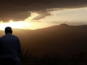 Kjo është duaja e Junusit a.s. në barkun e peshkut.Për të ai ka shpëtuar nga vuajtja,ndërsa Kurani thotë“Ndërsa në mënyre të njejtë i shpëtojm edhe besimtarët tjerë