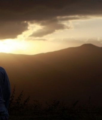 Kjo është duaja e Junusit a.s. në barkun e peshkut.Për të ai ka shpëtuar nga vuajtja,ndërsa Kurani thotë“Ndërsa në mënyre të njejtë i shpëtojm edhe besimtarët tjerë