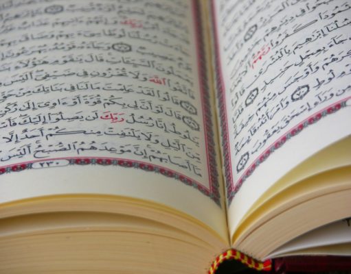 VAJZA DHE AJETET E KUR’ANIT