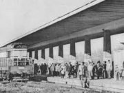 Plaku i nderuar dhe udhëtarët e trenit