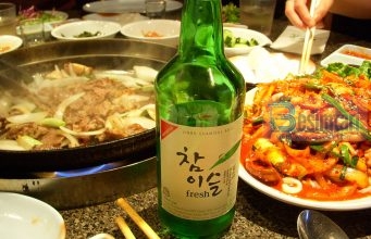 A lejohet konsumimi i ushqimeve, barërave dhe parfumeve që përmbajnë alkool?