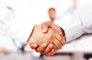 MOS E XHELOZONI NJËRI-TJETRIN!