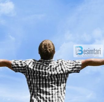 Ji i kënaqur me atë çfarë të ka caktuar Allahu, do të jesh njeriu më i pasur