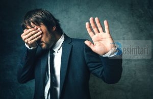 Turpërohem për gjithçka, kur më lavdërojnë, kur flas, a është shprehi e mirë kjo? Nëse jo, si të lirohem?