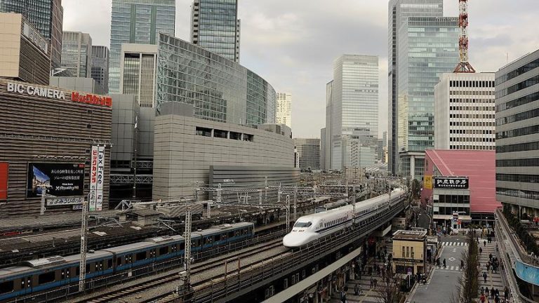 Japoni, kompania kërkon falje për trenin e nisur 20 sekonda më herët