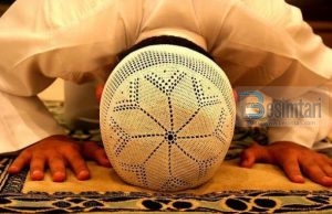 MBULIMI I KOKËS (( KAPELA DHE ÇALLMA –SHALLI- )), MES ADHURIMIT DHE TRADITËS