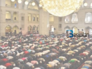 A lejohet të kalohet para atij që falet në dy vendet e shenjta?