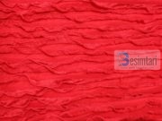 A lejohet veshja e rrobës së kuqe?