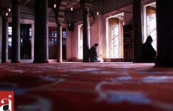 KUR JE NË DILEMË TË VENDOSËSH PËR NJË GJË FALI DY REQATE NAMAZ!