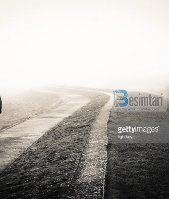 I ÇMENDUR ËSHTË AI QË MENDON SE NJERËZIT NUK FLASIN PËR TË