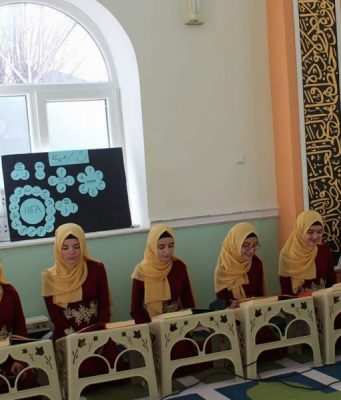 Nxënësit e kursit të Kuranit nga Komuna e Vitisë përfunduan leximin e Kur’anit me sukses…