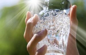 Ujë esëll në mëngjes – Pse Duhet ta pini, përfitimet në organizëm?