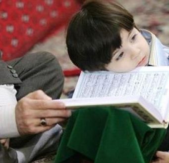 Djaloshi i vogël, letër Allahut i ankohet për prindërit e tij