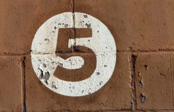 A KE DËGJUAR PËR KËTO PESË GJËRA !