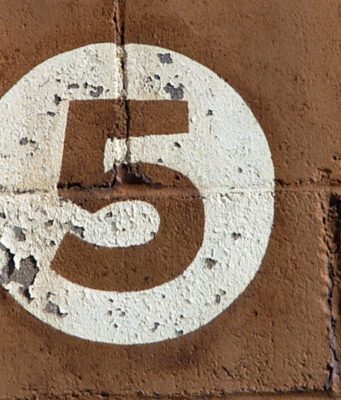 A KE DËGJUAR PËR KËTO PESË GJËRA !