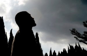 KA ZEMRA QË NDJEJNË DHEMBJE MIRËPO NUK FLASIN