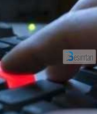 DREJTUAR ATYRE QË SHIKOJNË FILMA E SIDOMOS TË FËLLIQURA