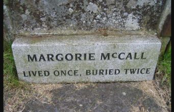 Jetoi një herë … u varros dy herë.