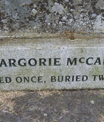 Jetoi një herë … u varros dy herë.