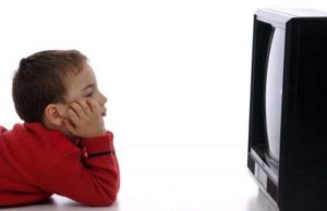 Televizori pengon zhvillimin e të folurit te fëmijët