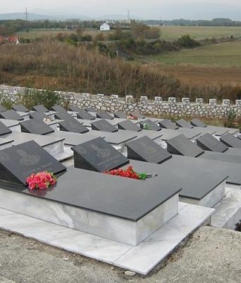 ËSHTË MË MIRË TË ULENI NË PRUSH , SESA TË ULENI MBI VARRË